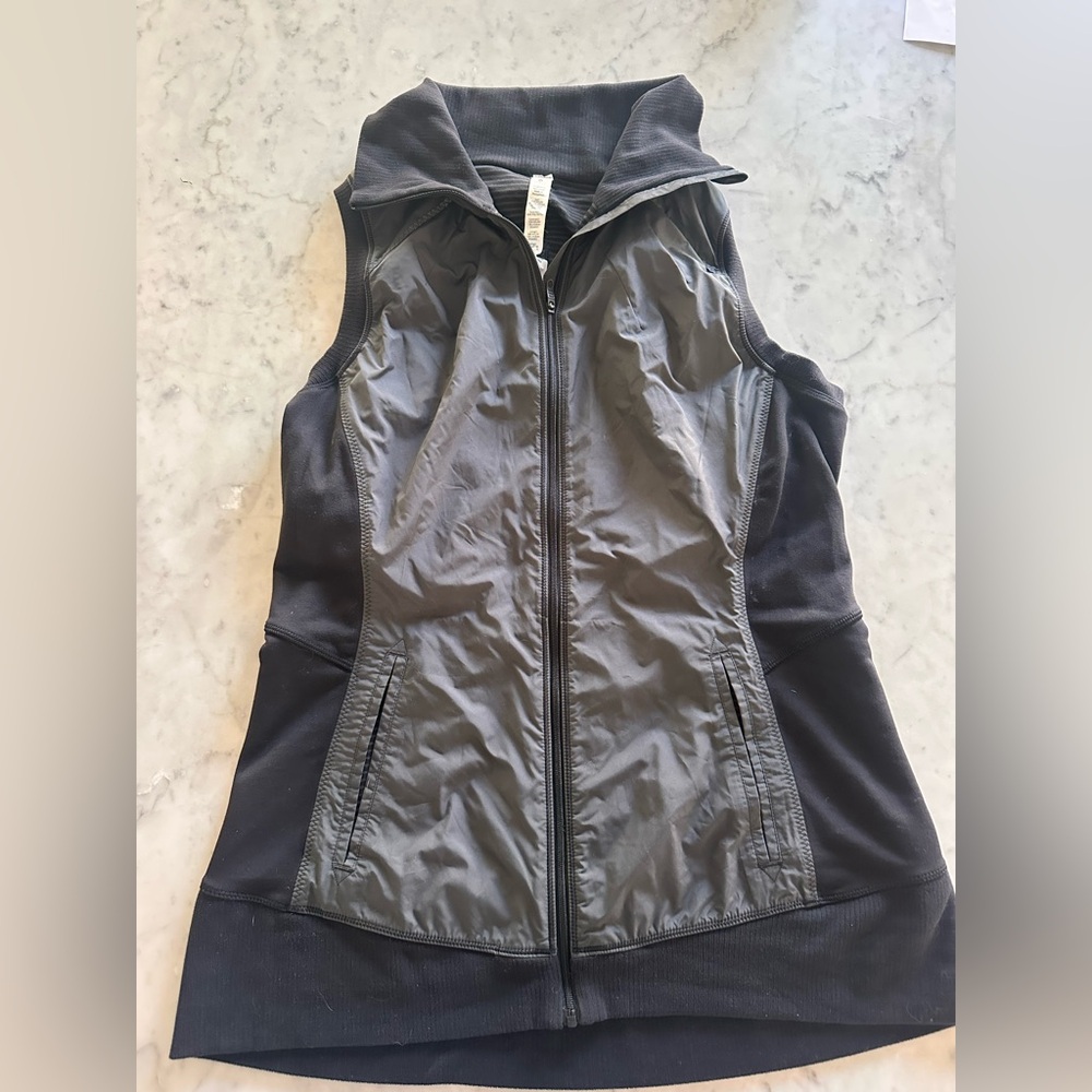 Black lululemon Women’s  Zip Front Vest - size 10